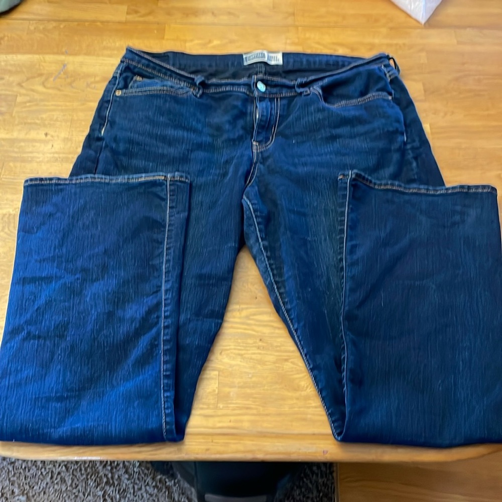 Women’s Levi’s denim, jeans, curvy stretch